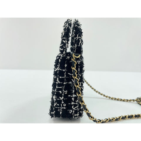 CHANEL Shoulder Bag black WS34292