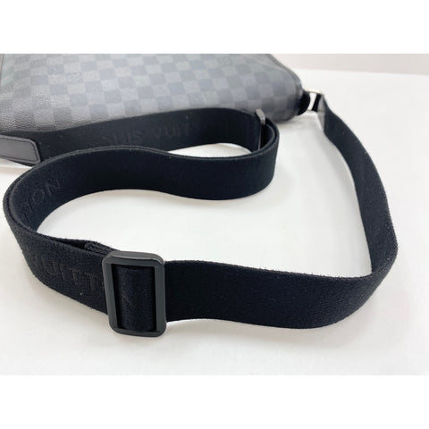 LOUIS VUITTON Daniel Umhängetasche schwarz WS34312