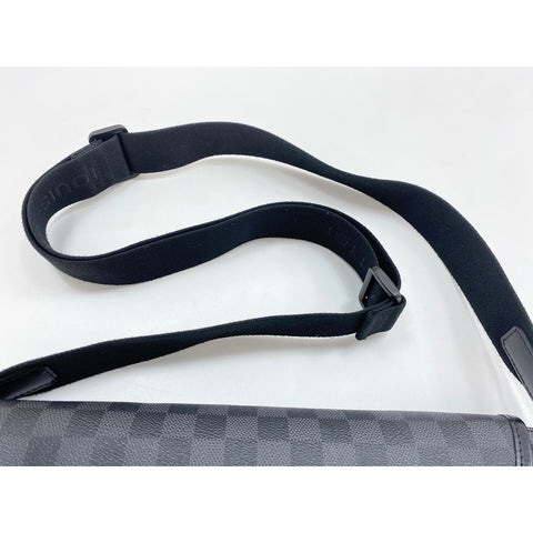 LOUIS VUITTON Daniel Umhängetasche schwarz WS34312