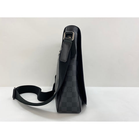 LOUIS VUITTON Daniel Umhängetasche schwarz WS34312