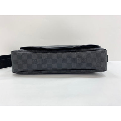 LOUIS VUITTON Daniel Umhängetasche schwarz WS34312