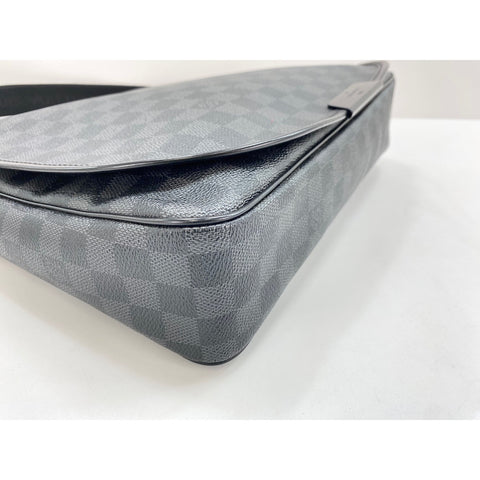 LOUIS VUITTON Daniel Umhängetasche schwarz WS34312