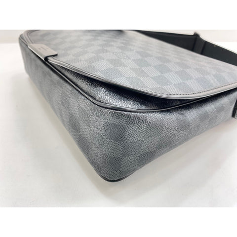 LOUIS VUITTON Daniel Umhängetasche schwarz WS34312