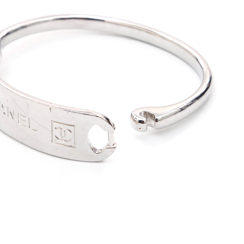 CHANEL　ココマーク　バングル シャネル CHANEL ココマーク 06S バングル シルバー WS3589