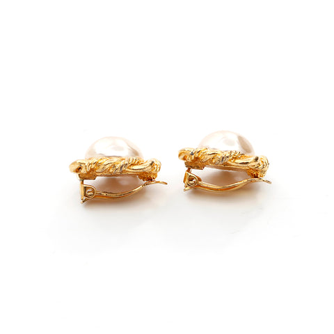 Chanel Pearl Earrings Gold WS3597