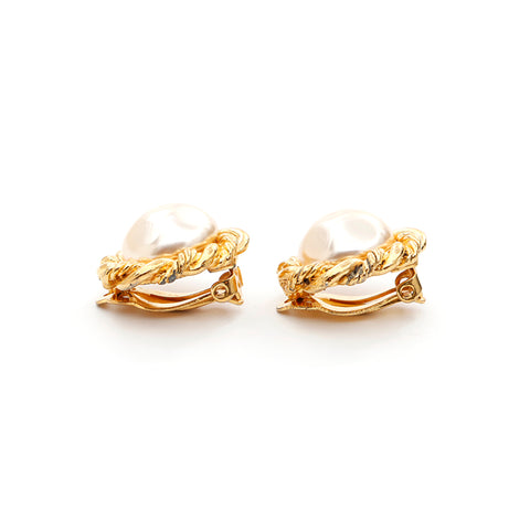 Chanel Pearl Earrings Gold WS3597