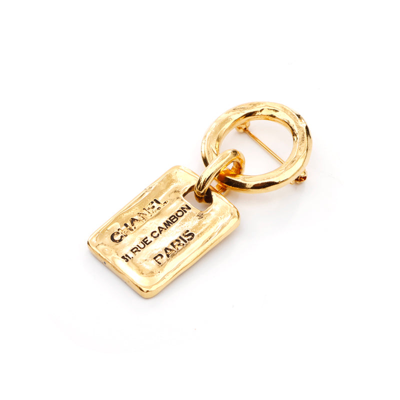 CHANEL プレートブローチ シャネル CHANEL タグ ロゴ プレート ブローチ ゴールド WS3605 – NUIR