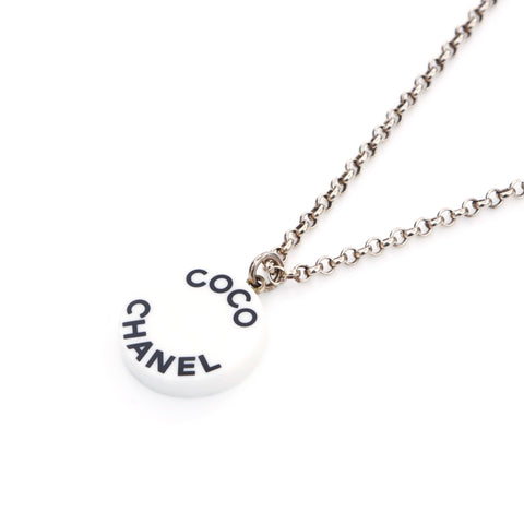 Chanel Chanel Logo Collier Silver x White WS3964