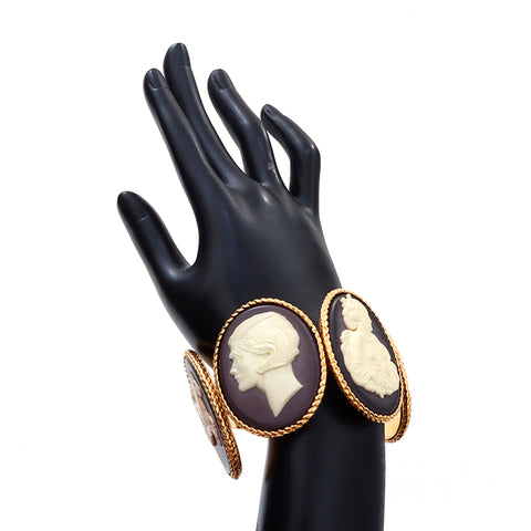 Chanel Cameo Carving motif 4-plaque grand bracelet des années 1990 Bangle vintage vintage d'occasion en or noir ivoire WS4085