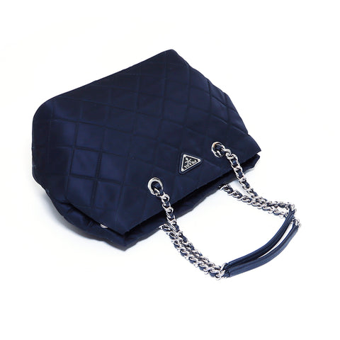 Prada Saffiano Triangle gesteppte schwarze einfache silbermetallanpassende Dreiecks -Anmeldebeutel Schwarz WS4147
