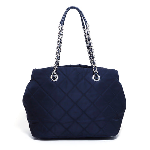 Prada Saffiano Triangle gesteppte schwarze einfache silbermetallanpassende Dreiecks -Anmeldebeutel Schwarz WS4147