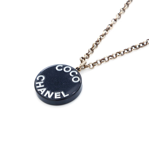 Chanel chanel coco mark plaque ronde 07p collier noir x blanc ws4721