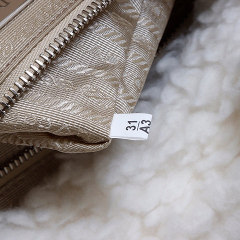 PRADA Triangle Logo Wollhandtasche weiß WS5943