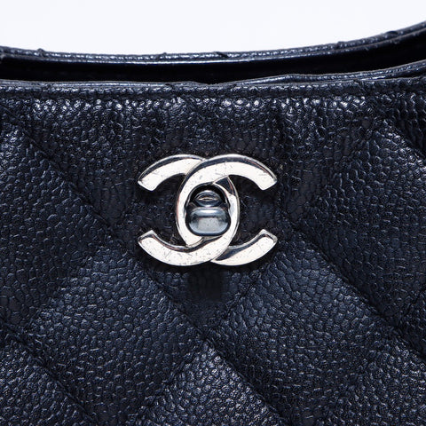 シャネル CHANEL 2004年 キャビアスキン ショルダーバッグ ブラック WS5960