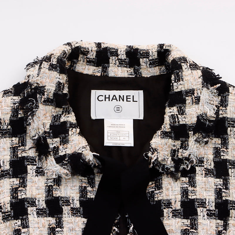 シャネル黒と白のツイード テーラードジャケット CHANEL（シャネル） 国内正規 04A P24398V14872 ココリボンボタン