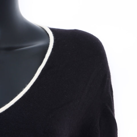 Chanel Coco Mark Taille: 40 V-Neck 97A Sweater Black WS7428