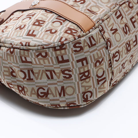 Salvatore Ferragamo Salvatore Ferragamo全面图案帆布肩袋米色WS7651