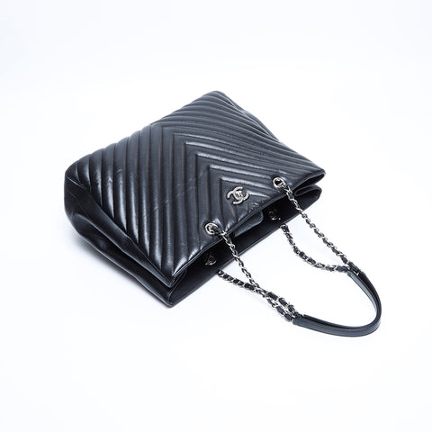 CHANEL 22 V-Stich-Umhängetasche aus silbernem Metall aus Kaviarleder schwarz WS7777