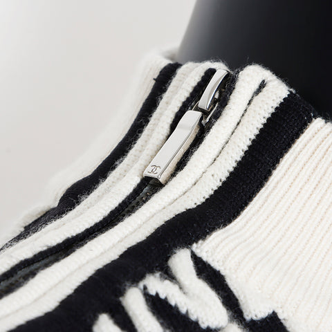 Chanel Size: 36 A01 Logo Sweatshirt Black White WS7799