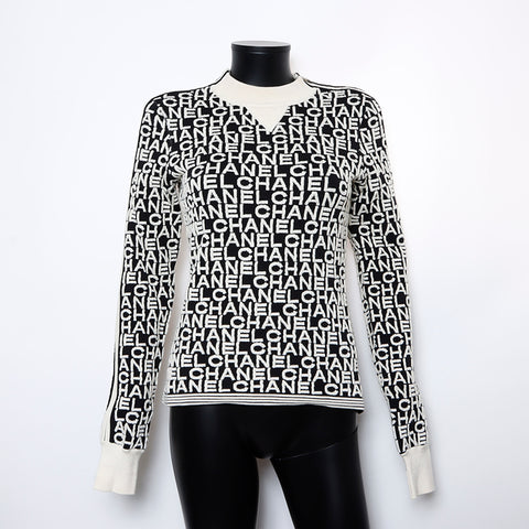 Chanel Size: 36 A01 Logo Sweatshirt Black White WS7799