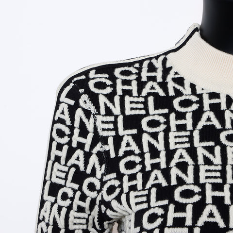 Chanel Size: 36 A01 Logo Sweatshirt Black White WS7799