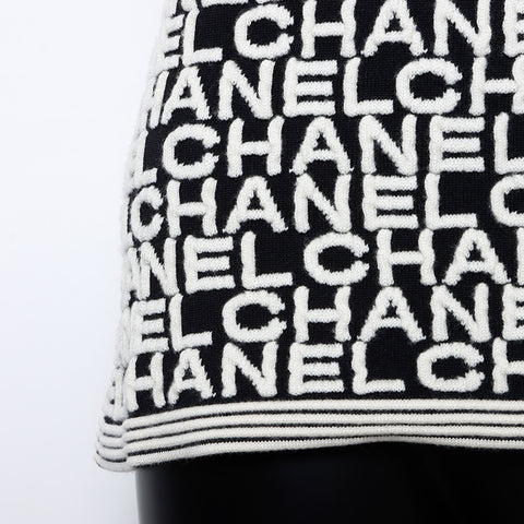 Chanel Size: 36 A01 Logo Sweatshirt Black White WS7799