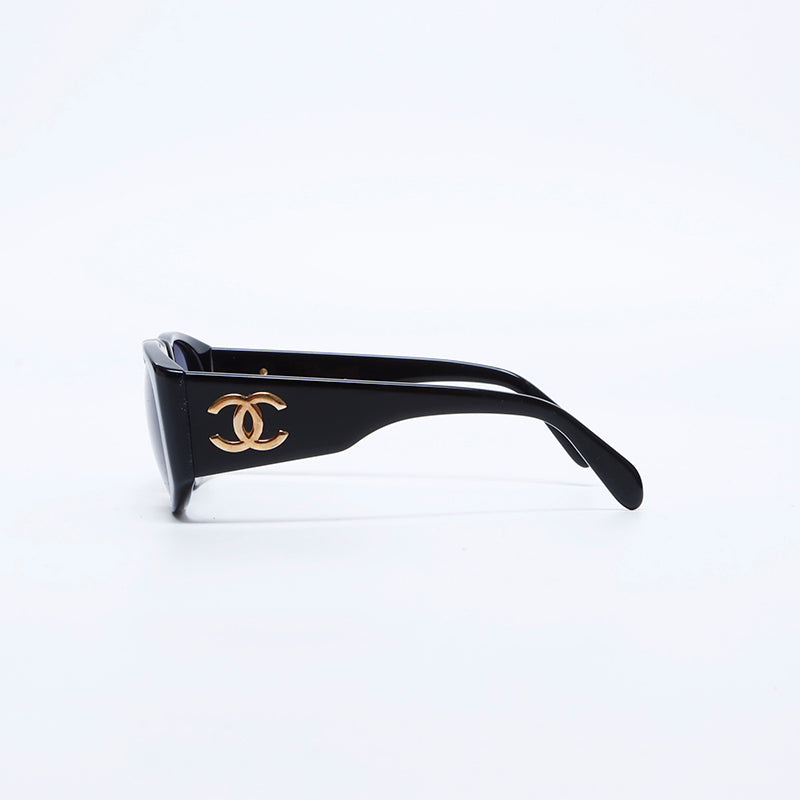 小物 CHANEL Vintage sunglasses BLACK coco CHANEL Sunglasses Black Plastic Coco Mark Lens 6 x 5.1 cm w