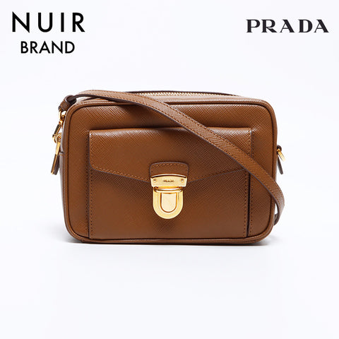 Prada Saffiano皮革Pochette Pushlock摄像头肩带棕色WS8363