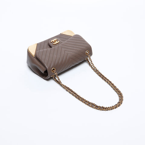 Chanel Chanel Nr. 26 Chevron -Ketten -Umhängetasche brauner WS8459