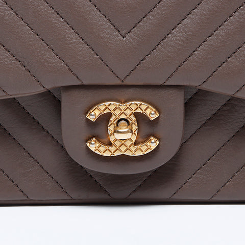 Chanel Chanel Nr. 26 Chevron -Ketten -Umhängetasche brauner WS8459