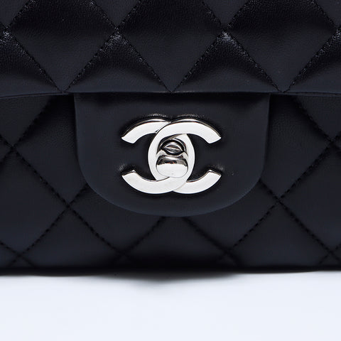 Chanel Chanel 16e sac à épaule Matelasse en peau d'agneau noir WS8580