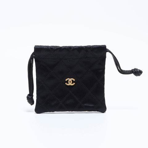 シャネル CHANEL 1番台ココマークマトラッセ シルク巾着 ポーチ ブラック WS8766