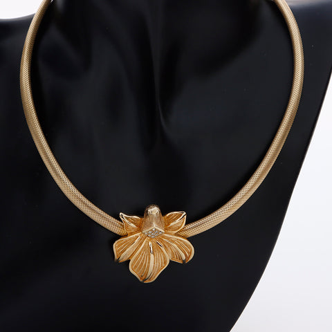 Christian Dior Rhinestone Necklace gold WS8955