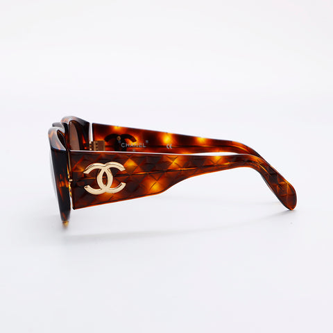 小物 CHANEL Coco Mark Matelasse Sunglasses Chanel Coco Mark Matelasse Sunglasses Brown WS9034 – NUIR