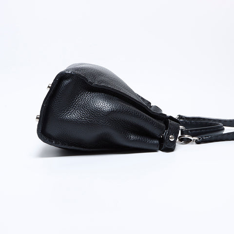 Fendi Peekaboo银硬件肩带黑色WS9218