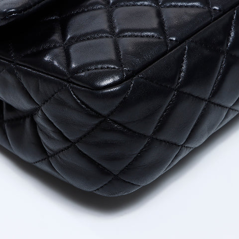 Chanel Chanel Nr. 12 Doppelklappe Matelasse Coco Mark Drehen Sie Schloss Silber Hardware -Umhängetasche Schwarz WS9313