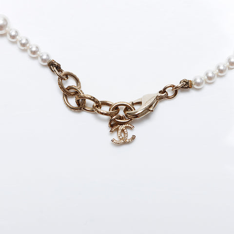 CHANEL A19V Pearl COCO Mark Necklace Gold white WS9685