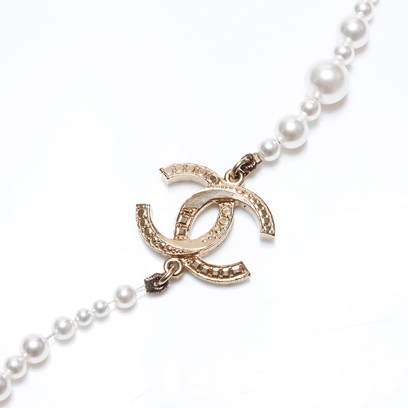 ココ　マーク Chanel A19V Pearl Coco Mark Necklace Gold White WS9685 – NUIR VINTAGE