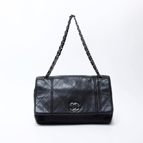 シャネル CHANEL 14番台 ラムスキン ダイヤステッチ シルバーステッチ ショルダーバッグ ブラック WS9720