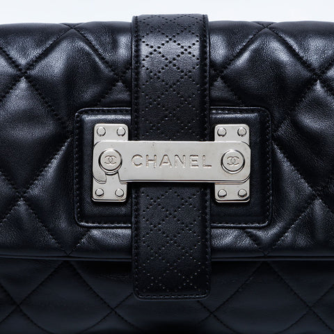 シャネル CHANEL 12番台 レザー マトラッセ プレート ショルダーバッグ ブラック WS9838