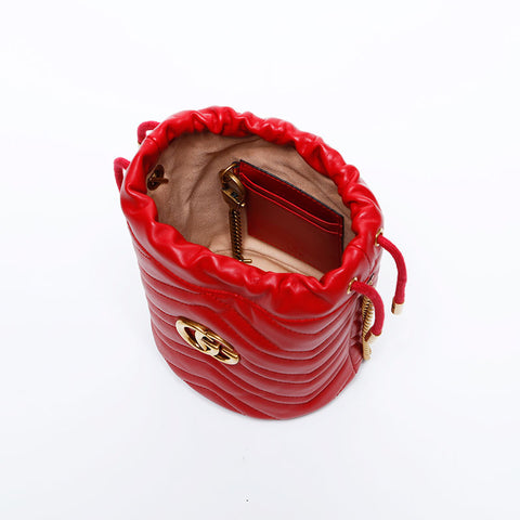 Gucci GG徽标心脏迷你桶袋Marmot肩带红色WS9857