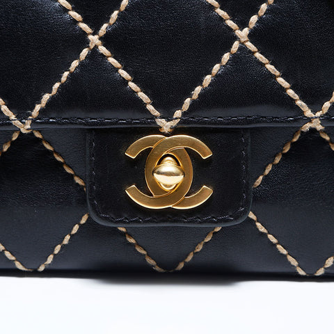 CHANEL No.8 Wild Stitch Mini Matelasse 5,9" Umhängetasche schwarz WS9948