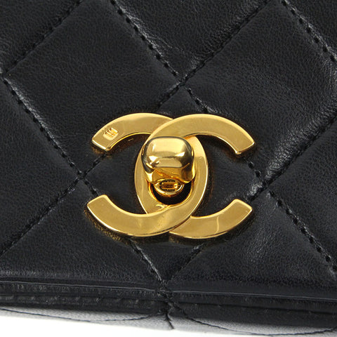 Chanel Chanel Matrasse Vollklappenkettenumhängende 1st Leder schwarz p5918