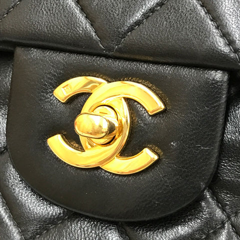 Chanel Chanel Doppelklappe Mattesequet -Burlenketten -Umhängetasche Leder Black P12132