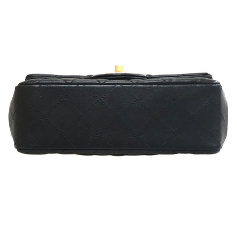 Chanel Chanel Matrasse -Ikonstollen Kettenumziehung Leder Black EIT0274