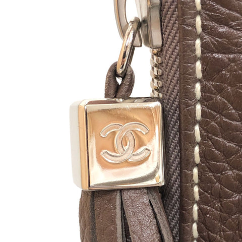 Chanel Chanel Logo Tassel fourre-tout Sac en cuir marron C2241