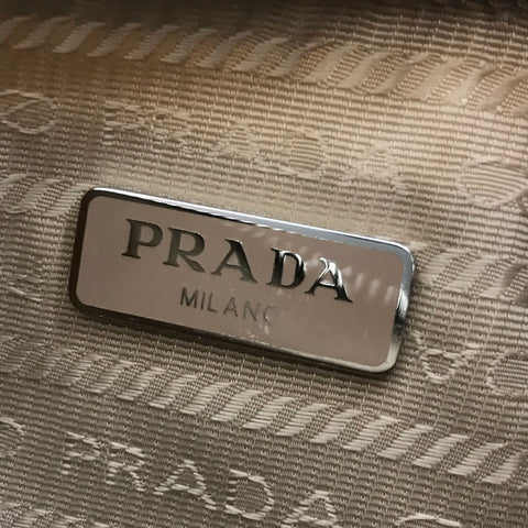 Prada Prada Triangle Logo -Kettenumhängetasche Renylon Beige P12533