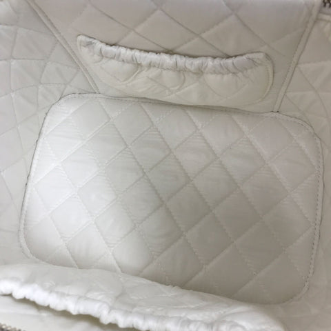 Chanel Chanel Matrasse Eitelkeit Coco Mark Handtasche Leder Weiß EIT0377