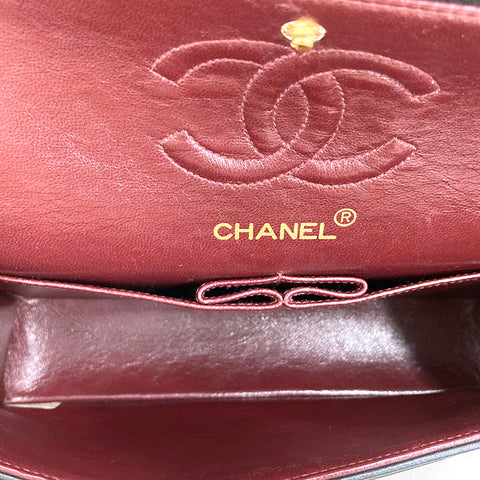 Chanel Chanel Matrasse Doppelklappe Umhängetasche Schwarz P12071