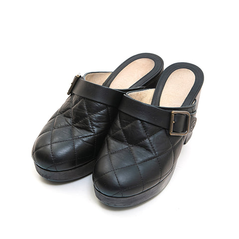 Chanel CHANEL Matrassewood sandals black P13040